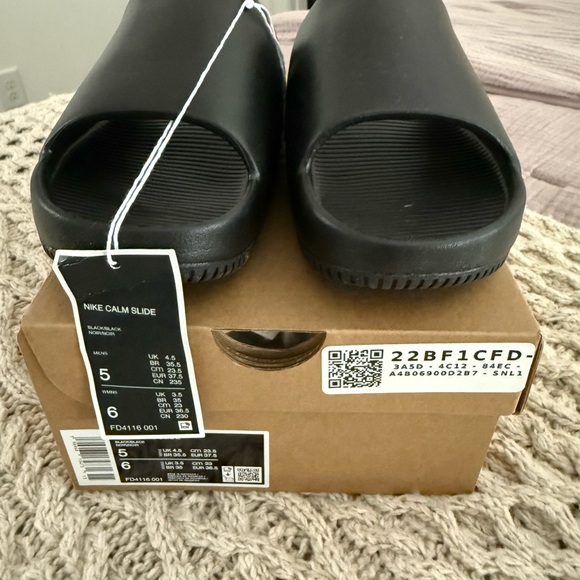 Nike Black Slide Sandals - Picture 1 of 5